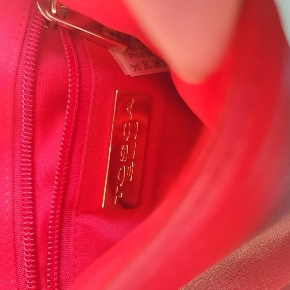 Tosca Blu Cross Body Leather Purse with  Chain Strap - Picture 7 of 9